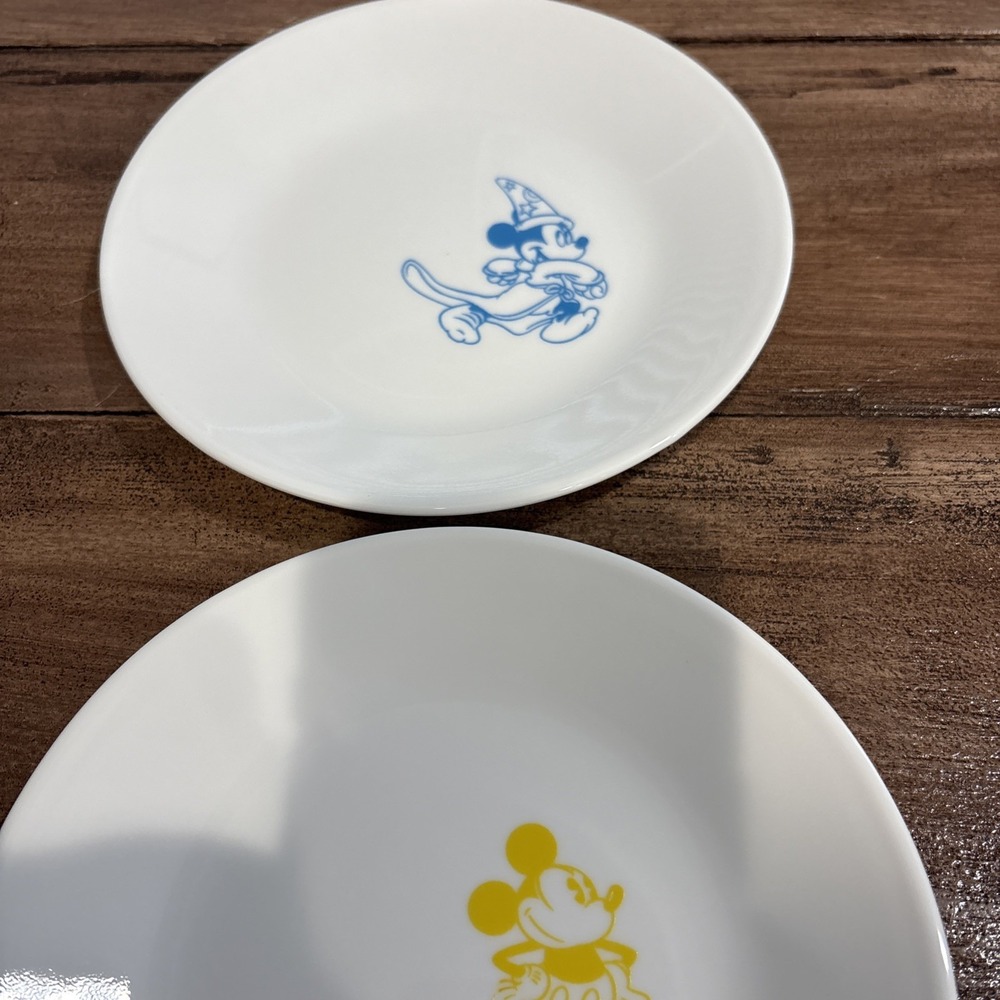 4 Corelle Disney MICKEY‎ MOUSE 6 3/4" Appetizer Dessert BREAD PLATES - Picture 5 of 6